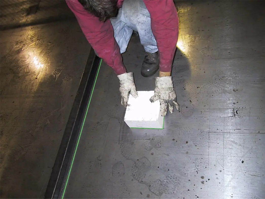 Positioning of concrete parts using laser projection